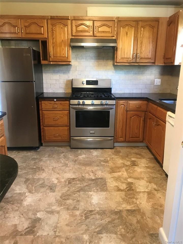 8 Locust St - Photo 7 of 19