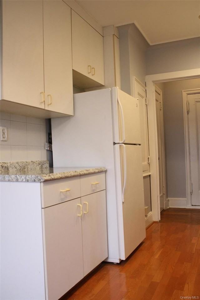 11 Greenridge Ave #D5 - Photo 4 of 11
