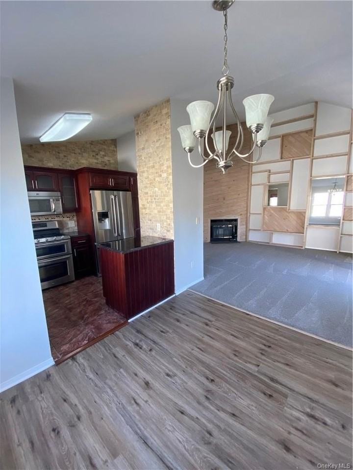 1502 Whispering Hls - Photo 7 of 32