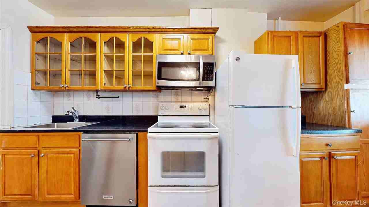 479 Irving Ave - Photo 6 of 28