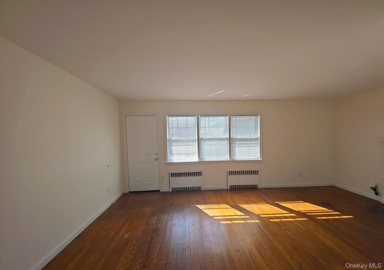 84 Front St - Photo 3 of 10