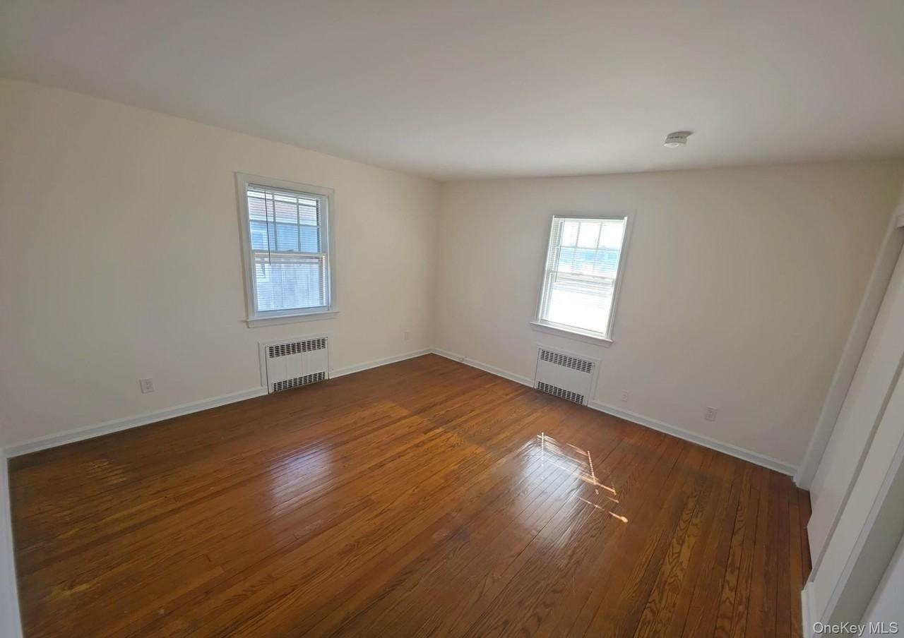 84 Front St - Photo 4 of 10