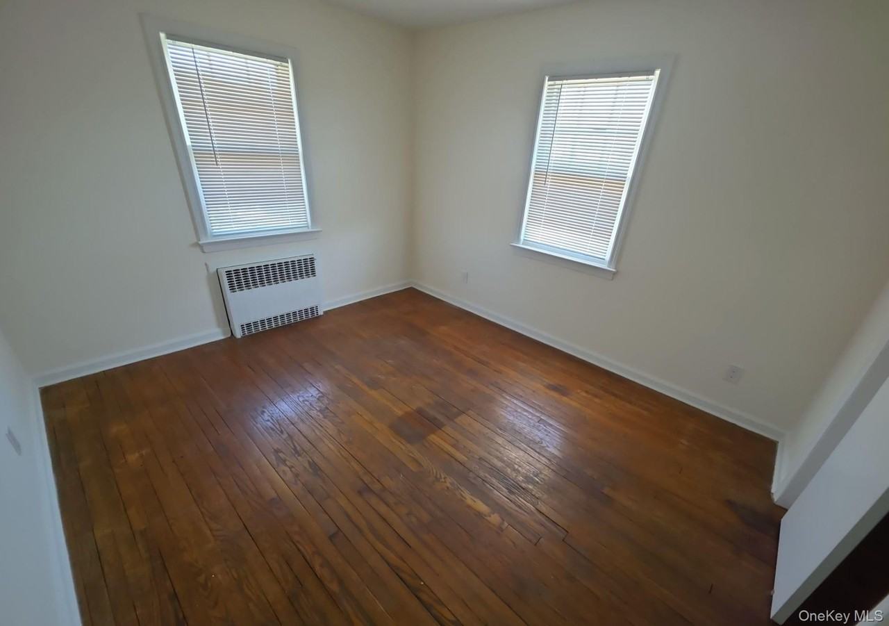 84 Front St - Photo 6 of 10