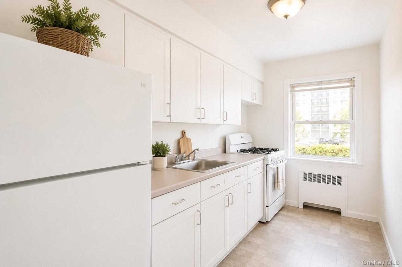 325 Shore Rd #1E - Photo 7 of 14