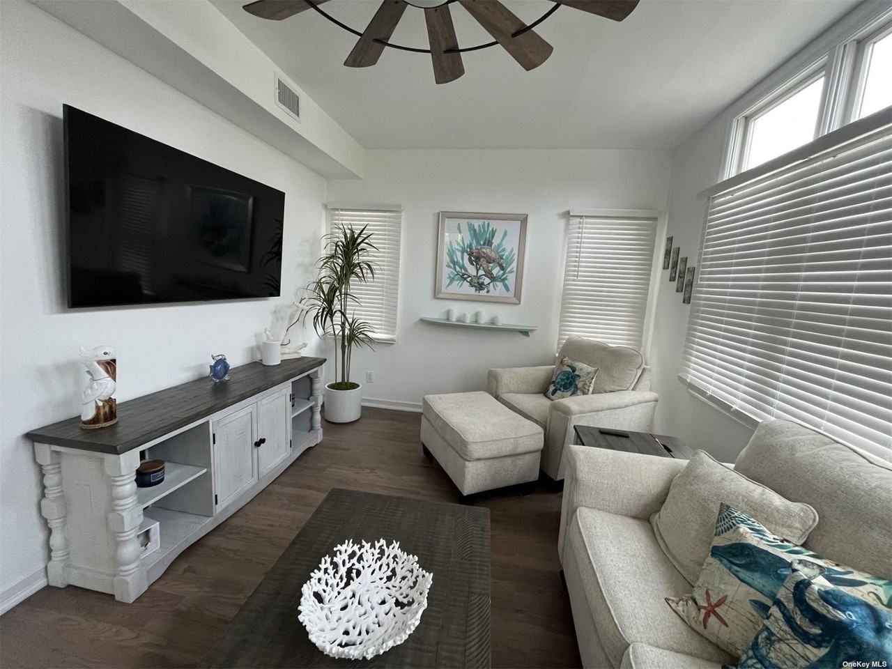 24 Bungalow Walk - Photo 4 of 23