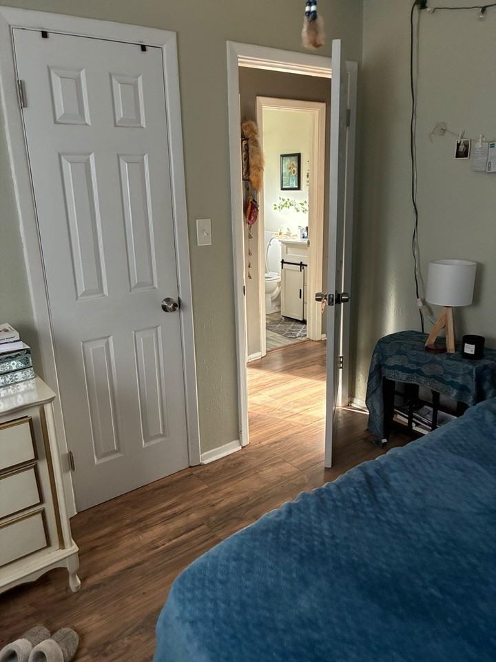 Ne 16th Ct - Photo 2 of 4