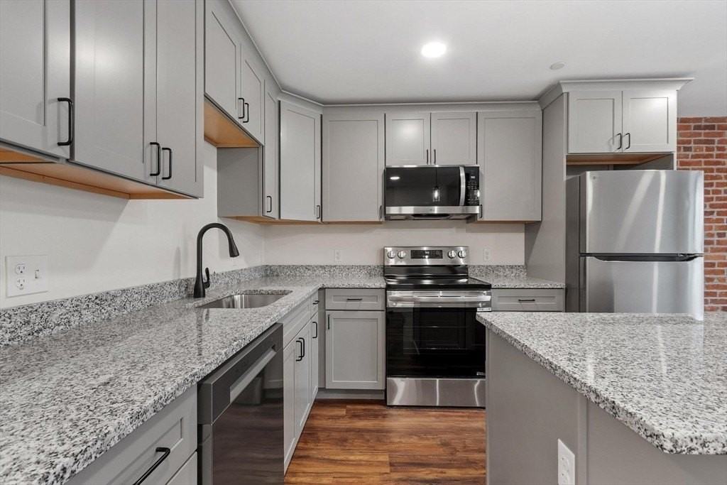 329 Main St #6 - Photo 3 of 13