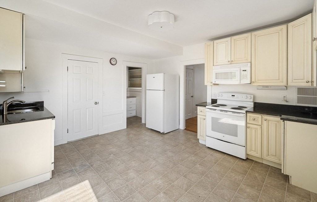 6365 Harvard St #2 - Photo 7 of 22