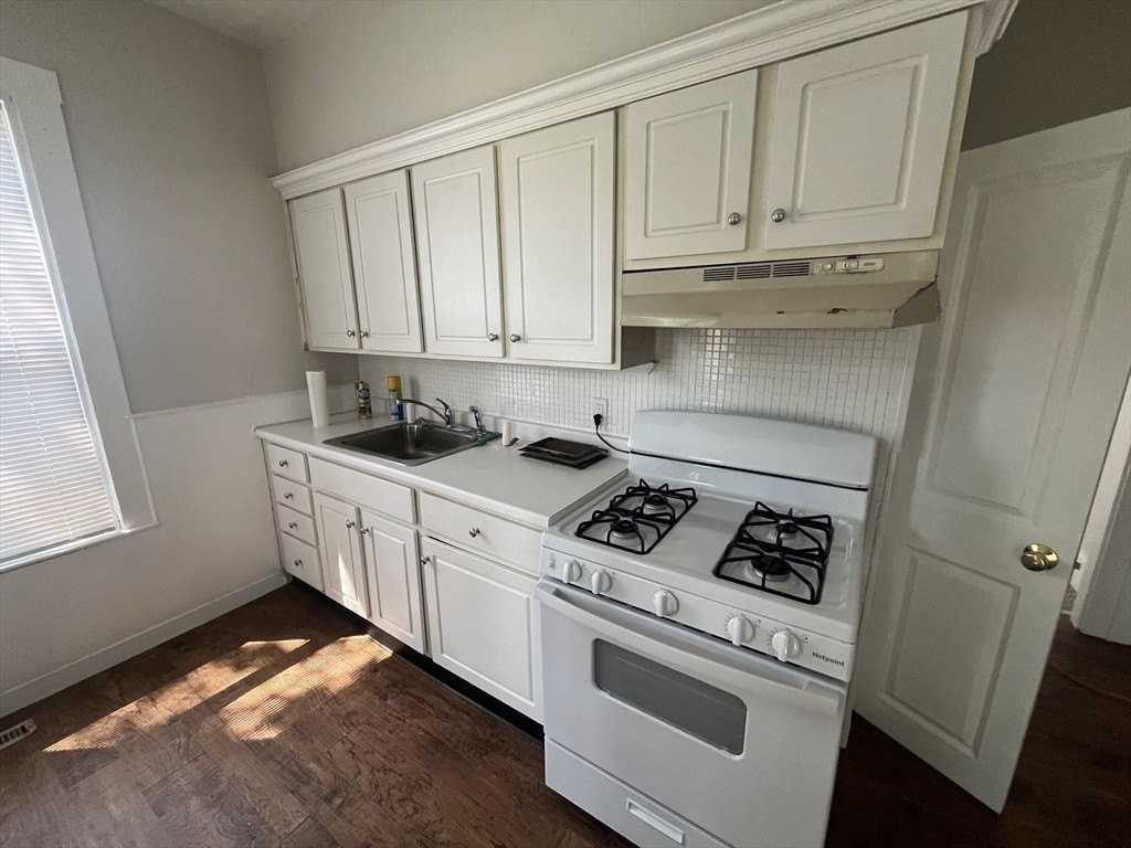 28 Church Ave #1 - Photo 2 of 5