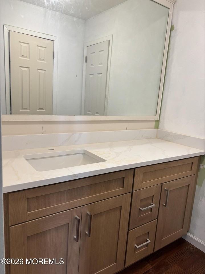 78 Malibu Dr - Photo 3 of 5