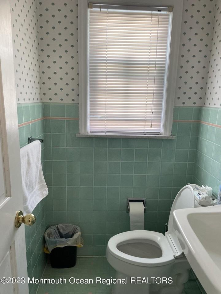 98 Neptune Ave - Photo 6 of 14