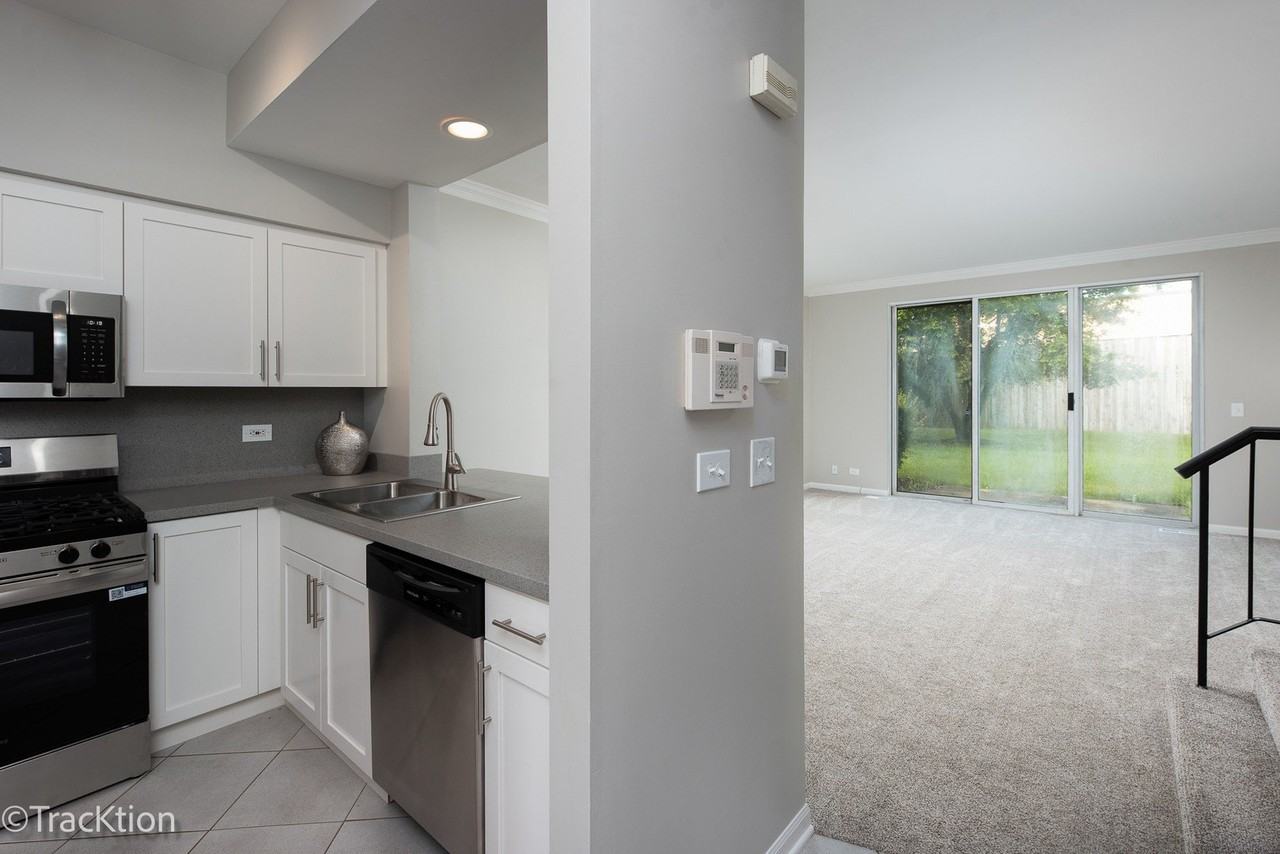 347 Mill St - Photo 5 of 13