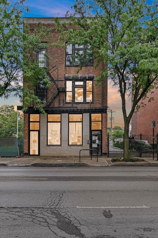 3421 W Armitage Ave #1F - Photo 2 of 18