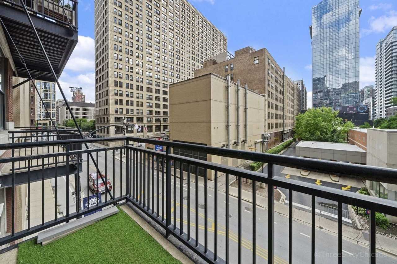 547 S Clark St #305 - Photo 4 of 11