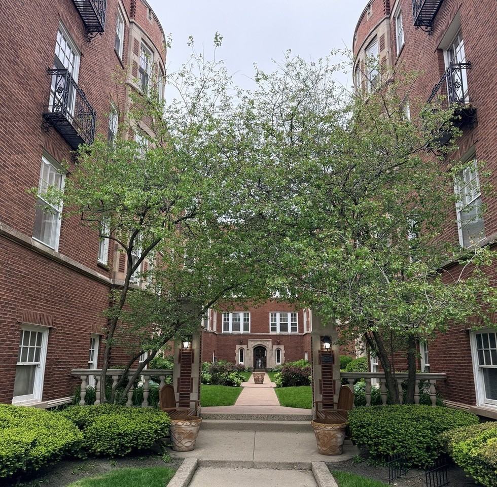 736 Hinman Ave #2E