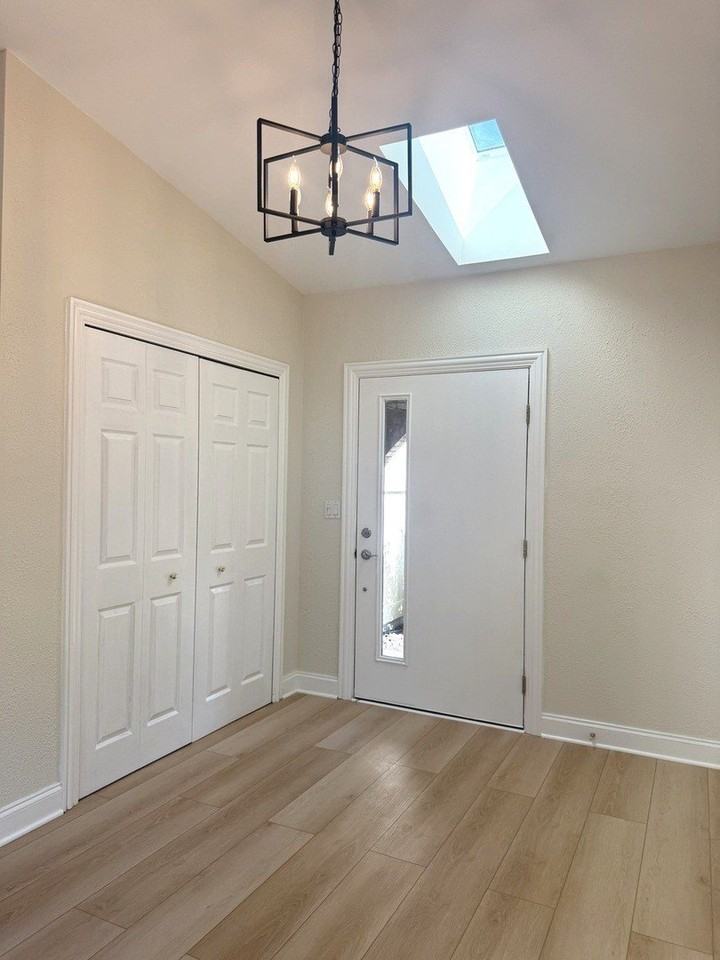 425 Carriage Hill Rd - Photo 3 of 42