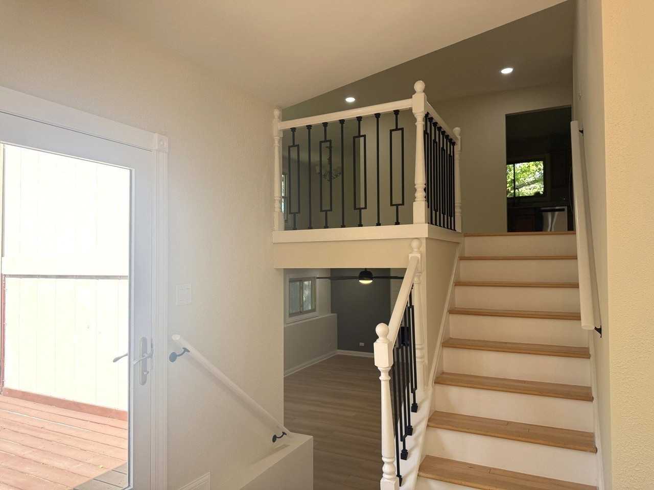 425 Carriage Hill Rd - Photo 5 of 42