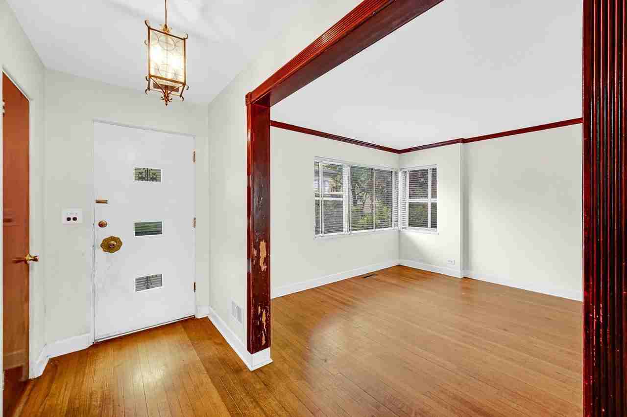 7248 N Ridge Blvd - Photo 4 of 28