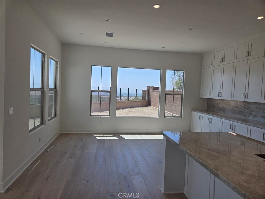 211 Maricopa - Photo 3 of 22