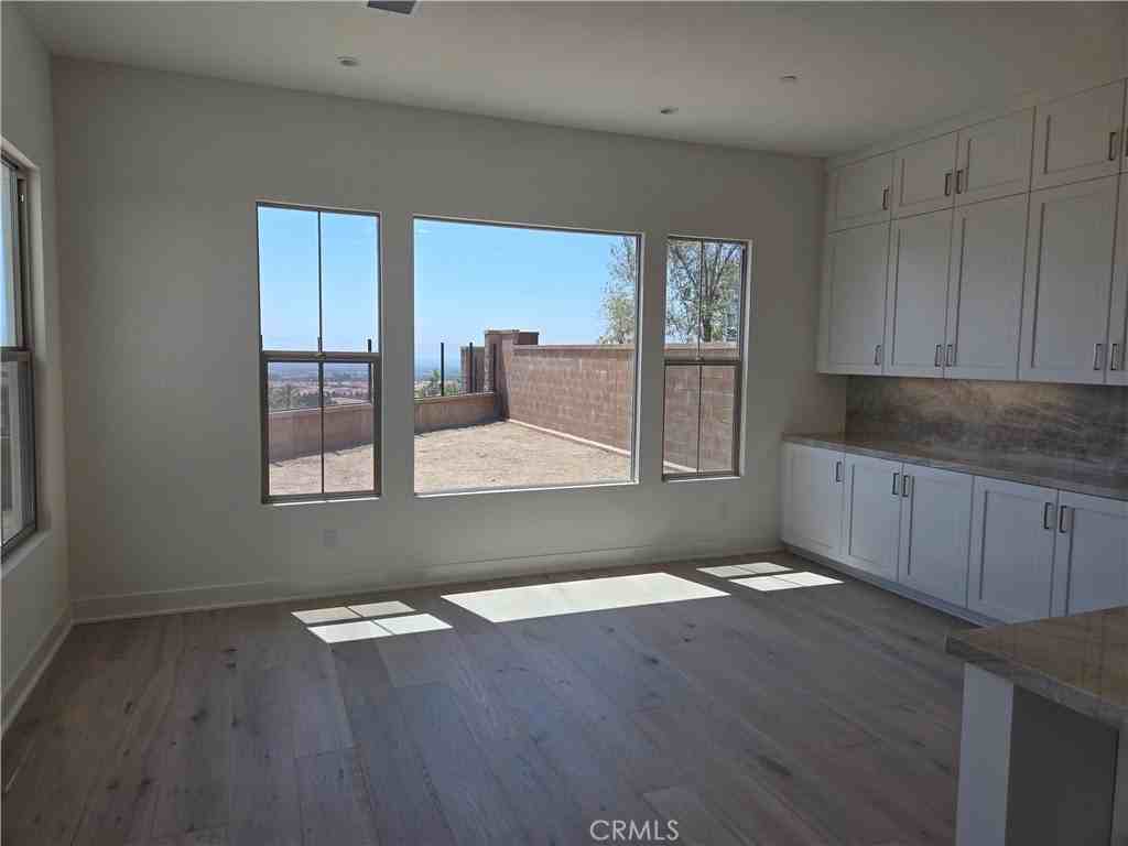 211 Maricopa - Photo 4 of 22