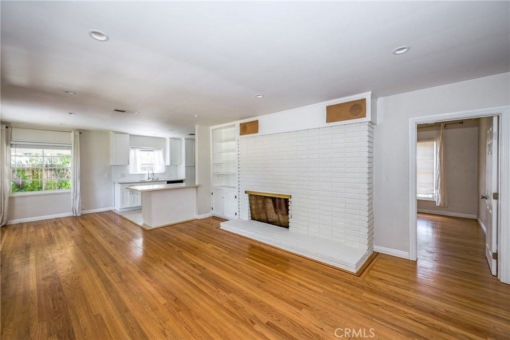 15744 Hart St - Photo 3 of 24