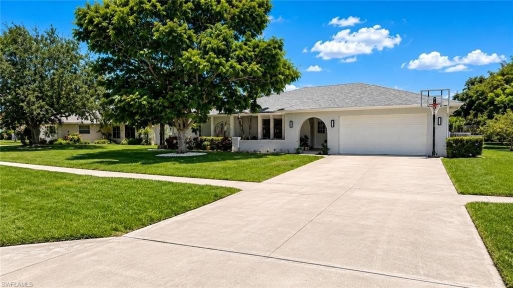 1089 Nottingham Dr - Photo 3 of 18