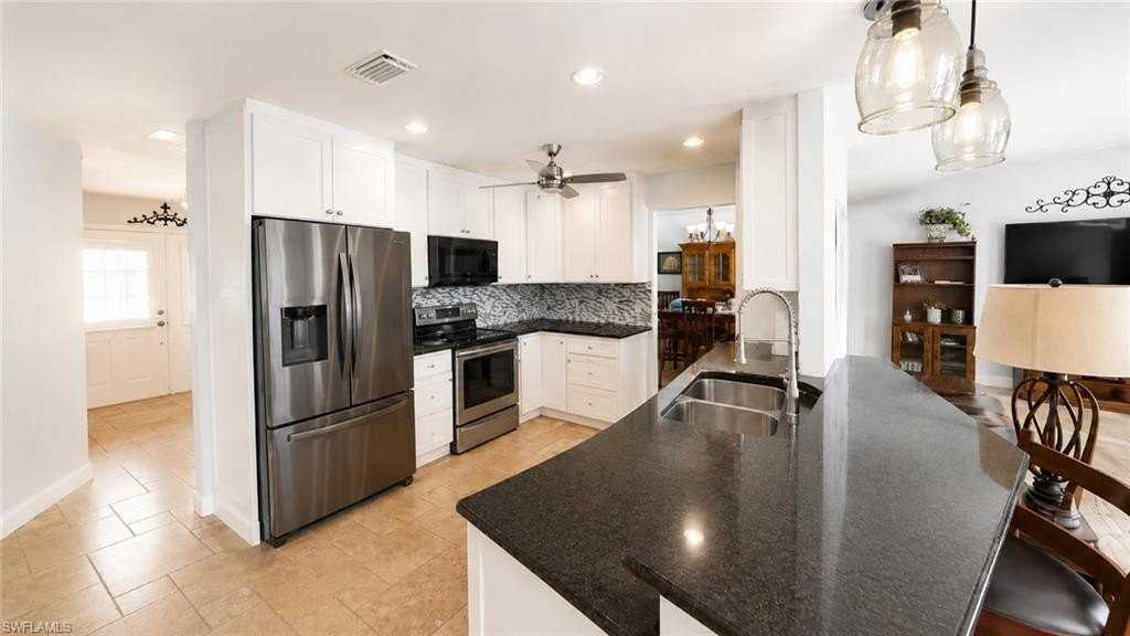 1089 Nottingham Dr - Photo 6 of 18