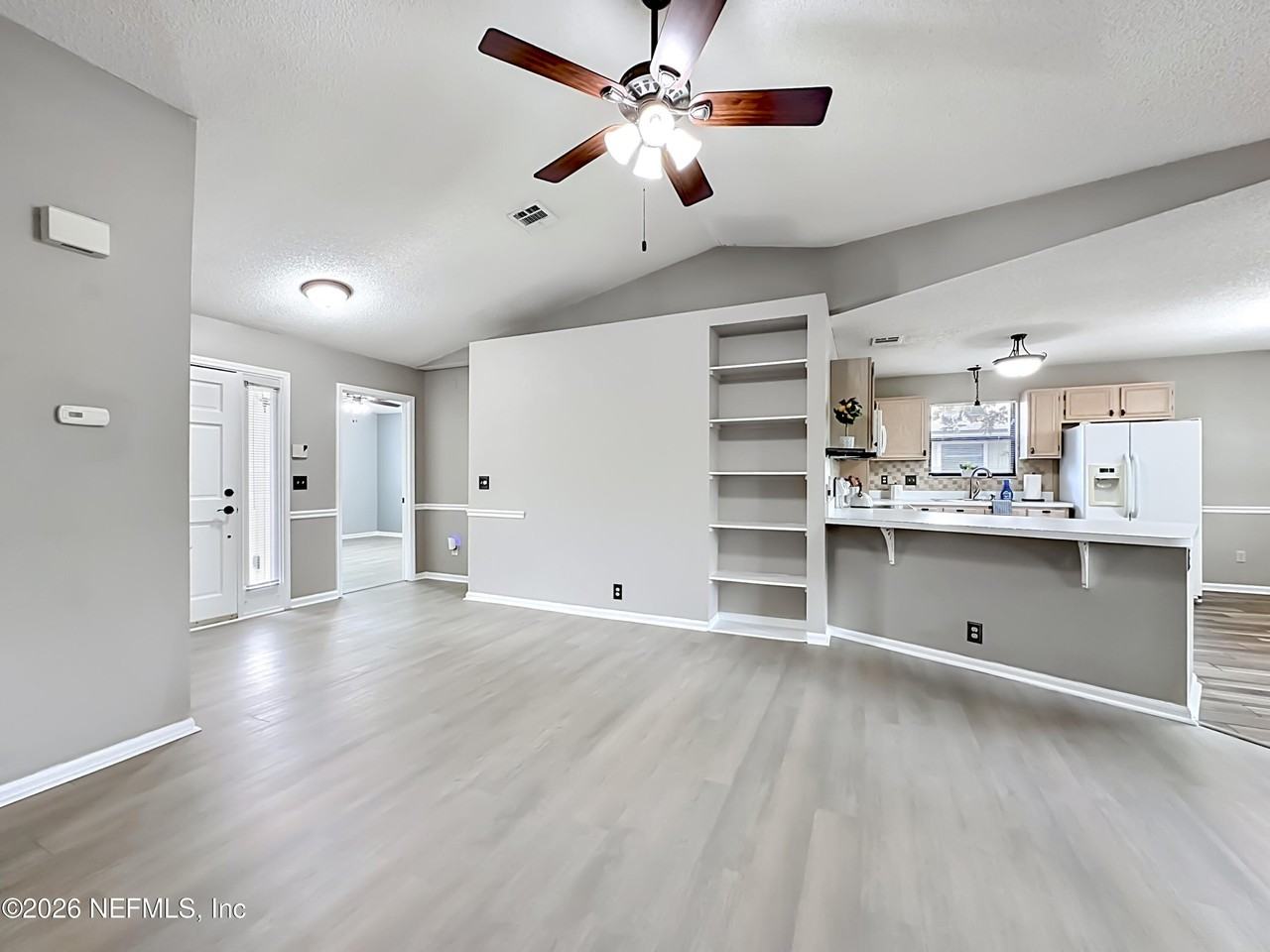 341 Hickory Hollow Dr N - Photo 4 of 31