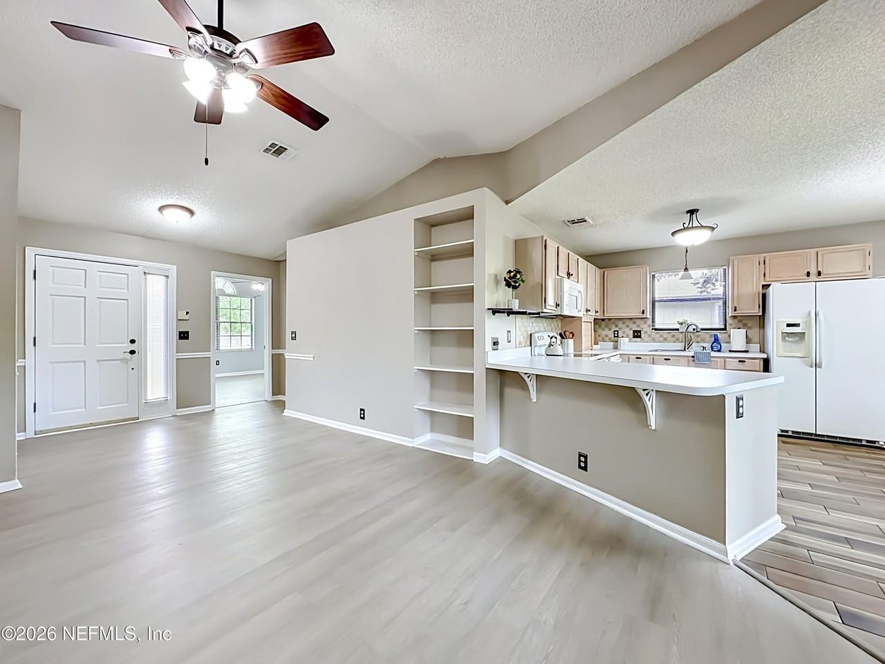 341 Hickory Hollow Dr N - Photo 5 of 31