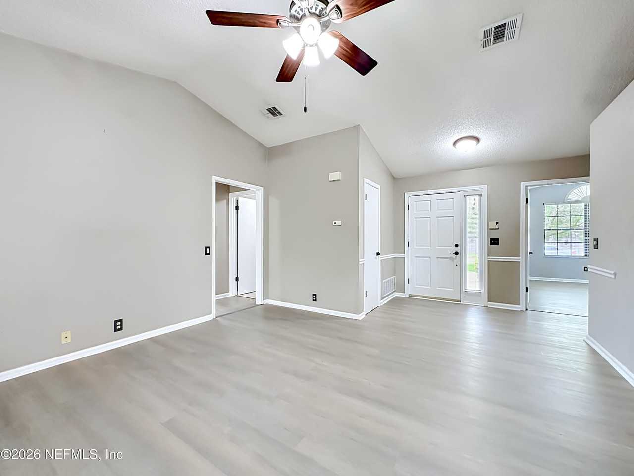 341 Hickory Hollow Dr N - Photo 6 of 31