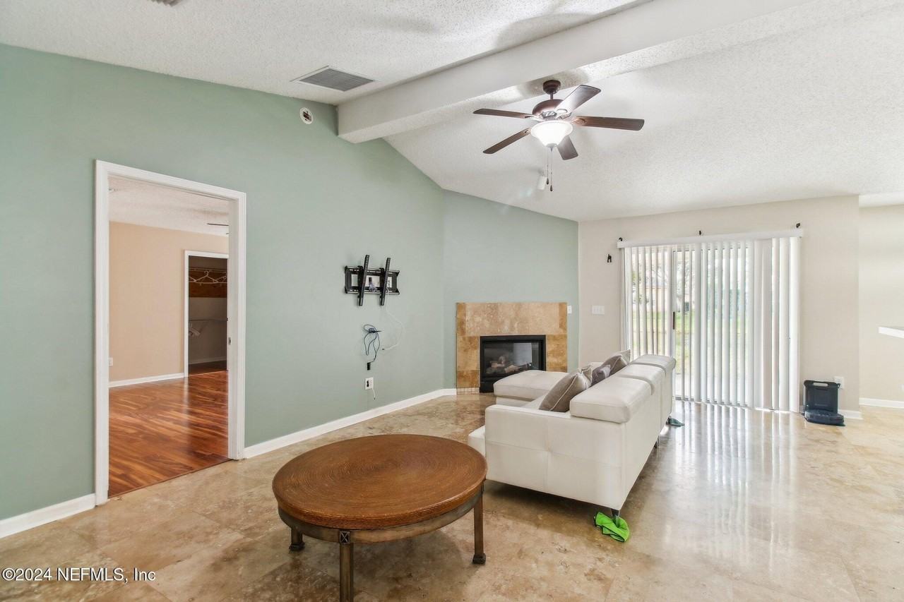 14018 Fish Eagle Dr E - Photo 6 of 42