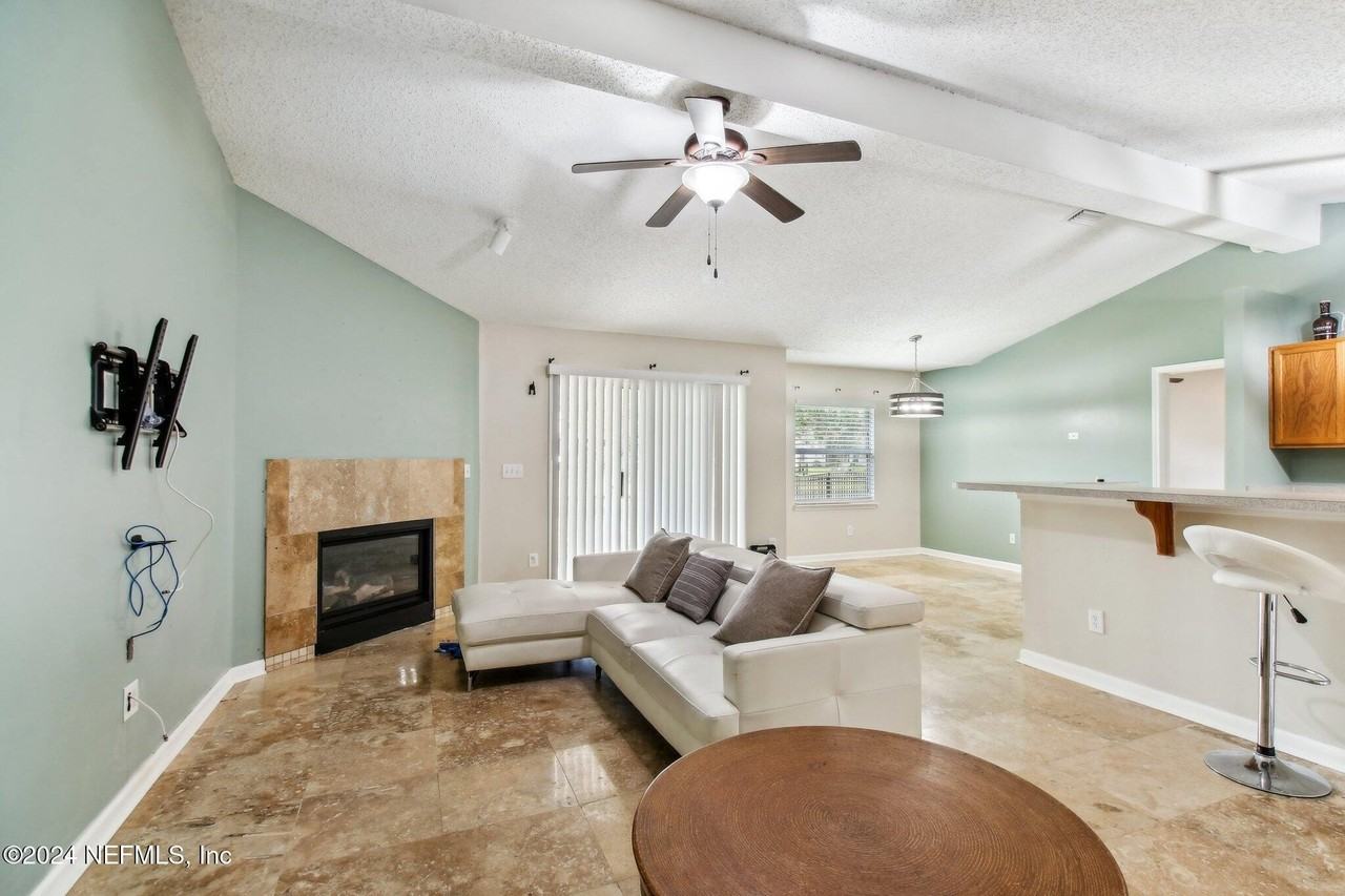 14018 Fish Eagle Dr E - Photo 7 of 42