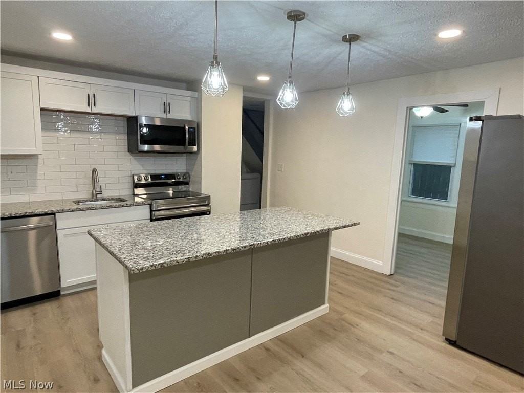 2218 W 30th St - Photo 5 of 25