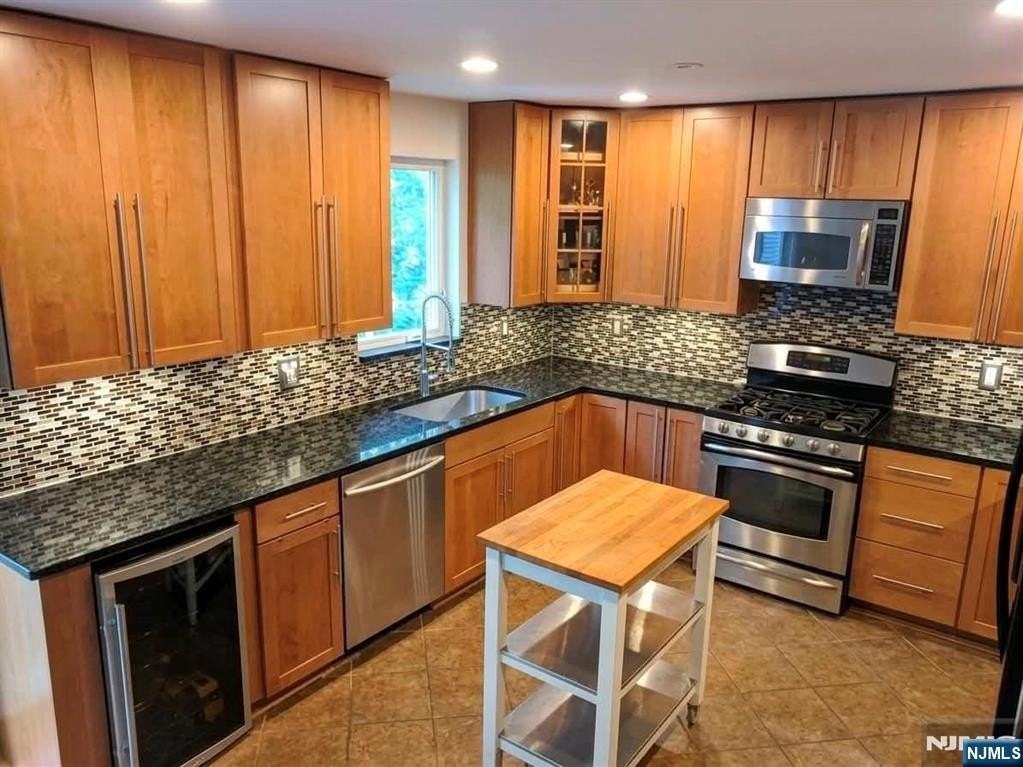 373 Franklin St - Photo 3 of 17