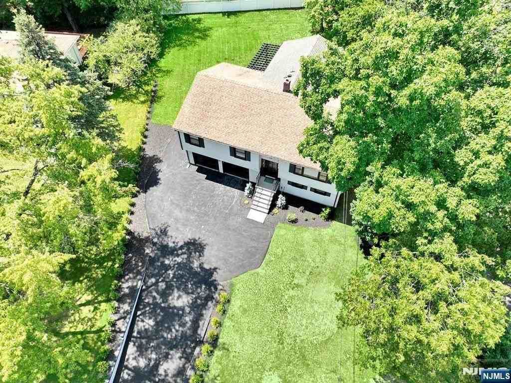 415 Goffle Rd - Photo 5 of 25