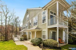 featured image of 1125 Hyde Park Ct #A2