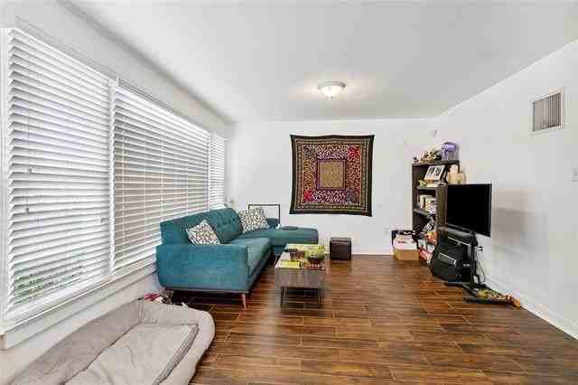 1919 S Rendon St - Photo 2 of 16
