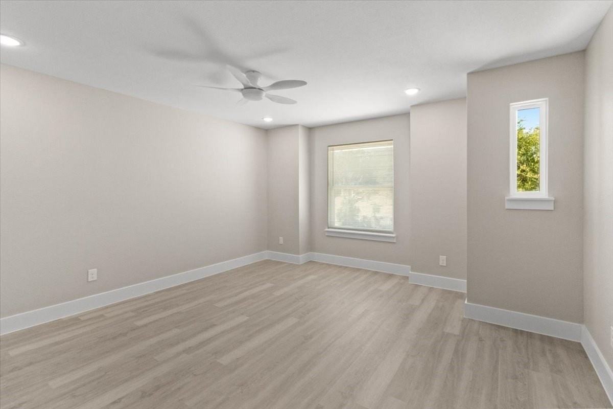 2644 Hutchinson St - Photo 7 of 32