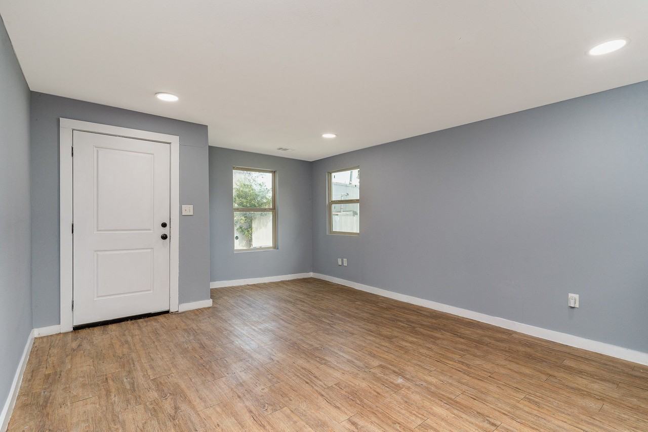 4621 Owenwood Ave - Photo 2 of 13