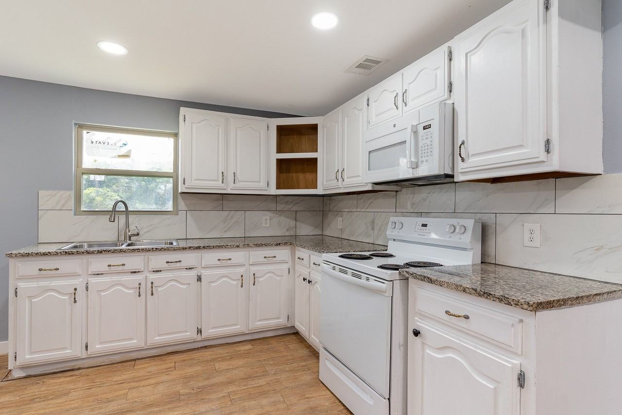 4621 Owenwood Ave - Photo 3 of 13