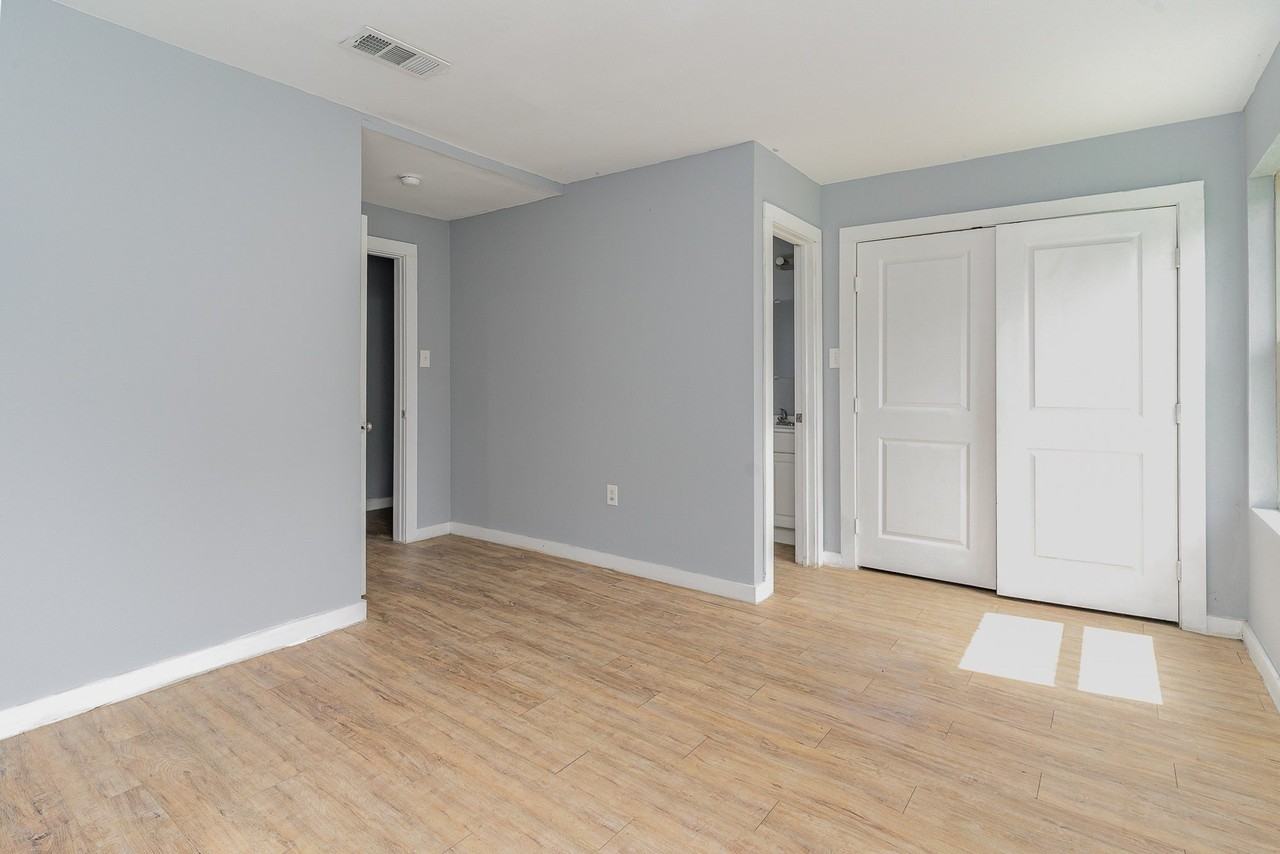 4621 Owenwood Ave - Photo 4 of 13