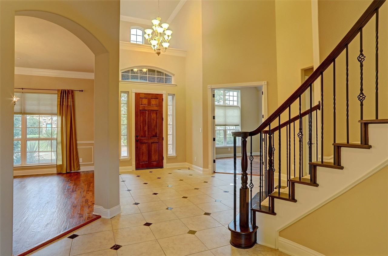 1043 Kenilworth St - Photo 3 of 40