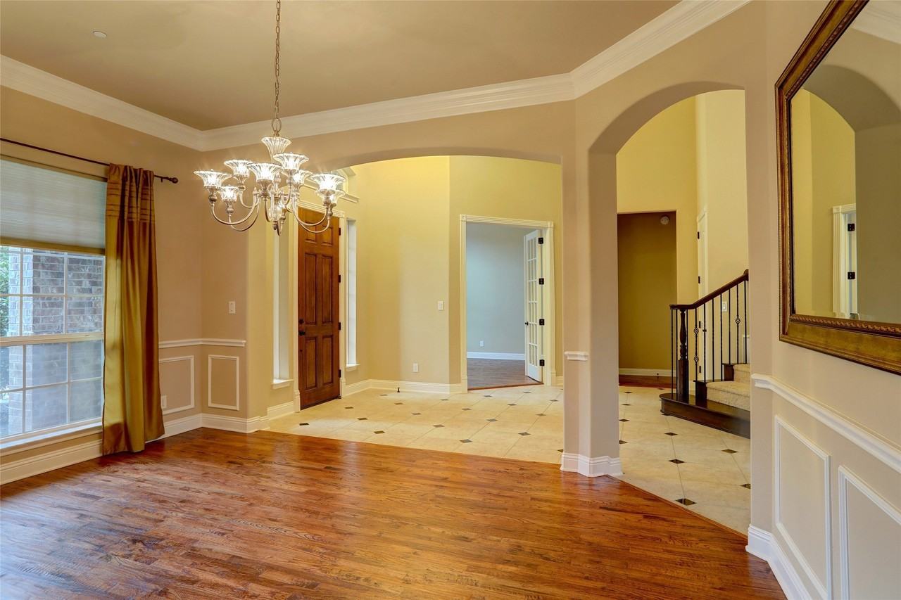 1043 Kenilworth St - Photo 6 of 40