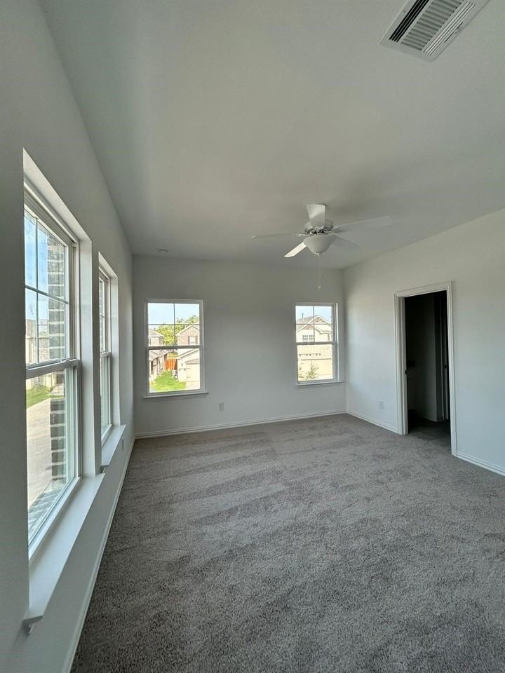 4704 Craymore Rd - Photo 2 of 14