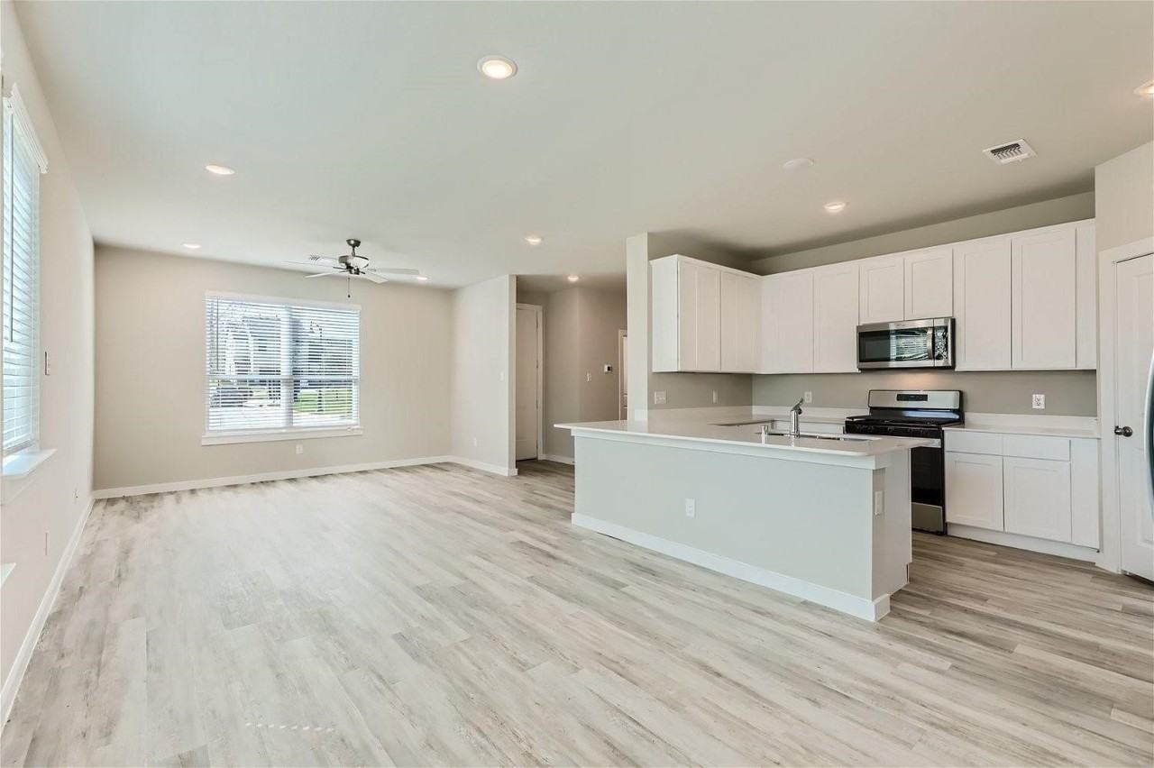 2350 Freshwater Ln - Photo 4 of 13