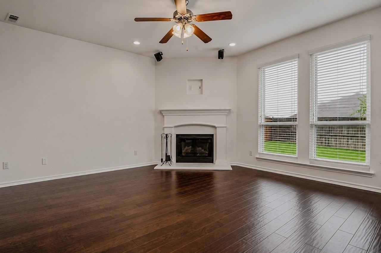 1401 Elkford Ln - Photo 3 of 11