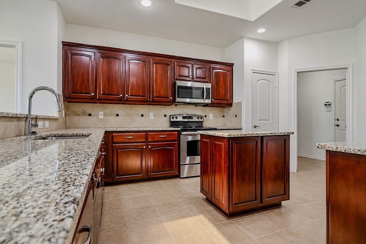 1401 Elkford Ln - Photo 5 of 11