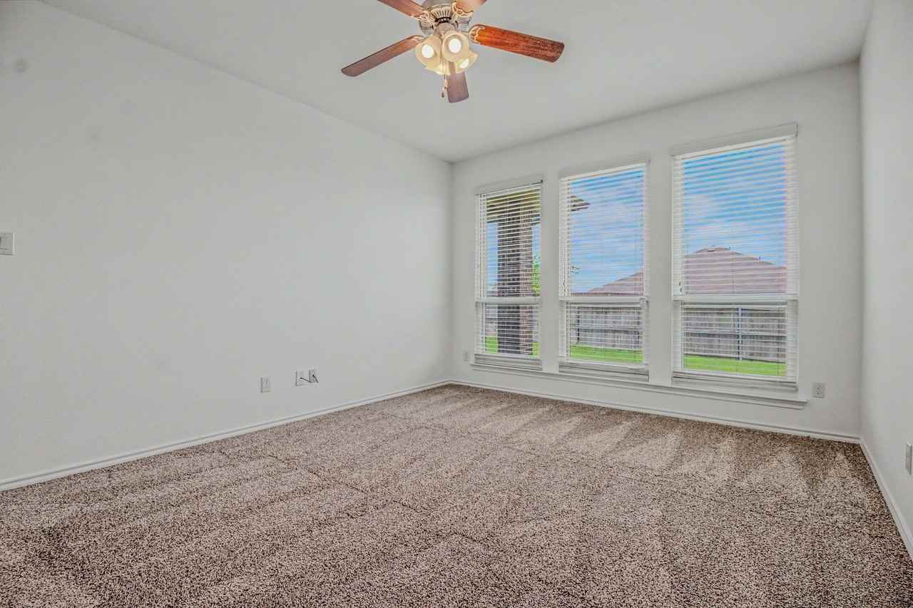 1401 Elkford Ln - Photo 7 of 11