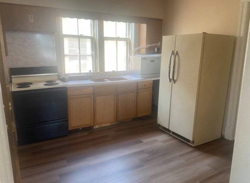 169 7th Ave #2F - Photo 4 of 13