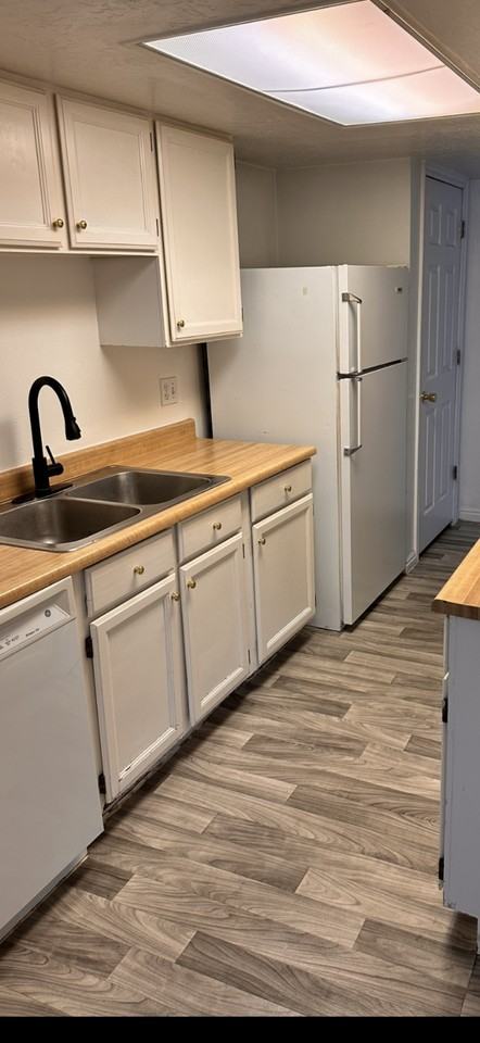 615 E Carmel Dr - Photo 2 of 16